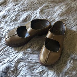 Dansko size 41 slip on green clogs comfort shoes